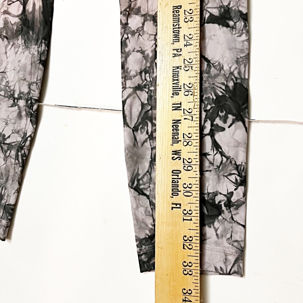 Lululemon ✨size 4 ✨ Abstract Print Leggings - Picture 5 of 7